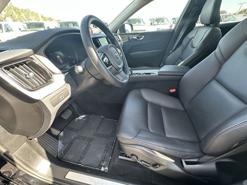 Used 2025 Volvo XC60 B5 Plus image 31