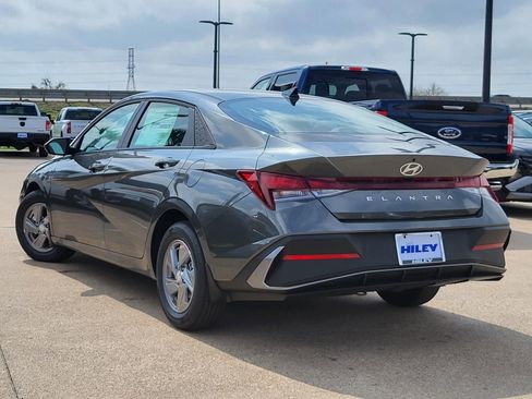 New 2026 Hyundai Elantra SE image 3