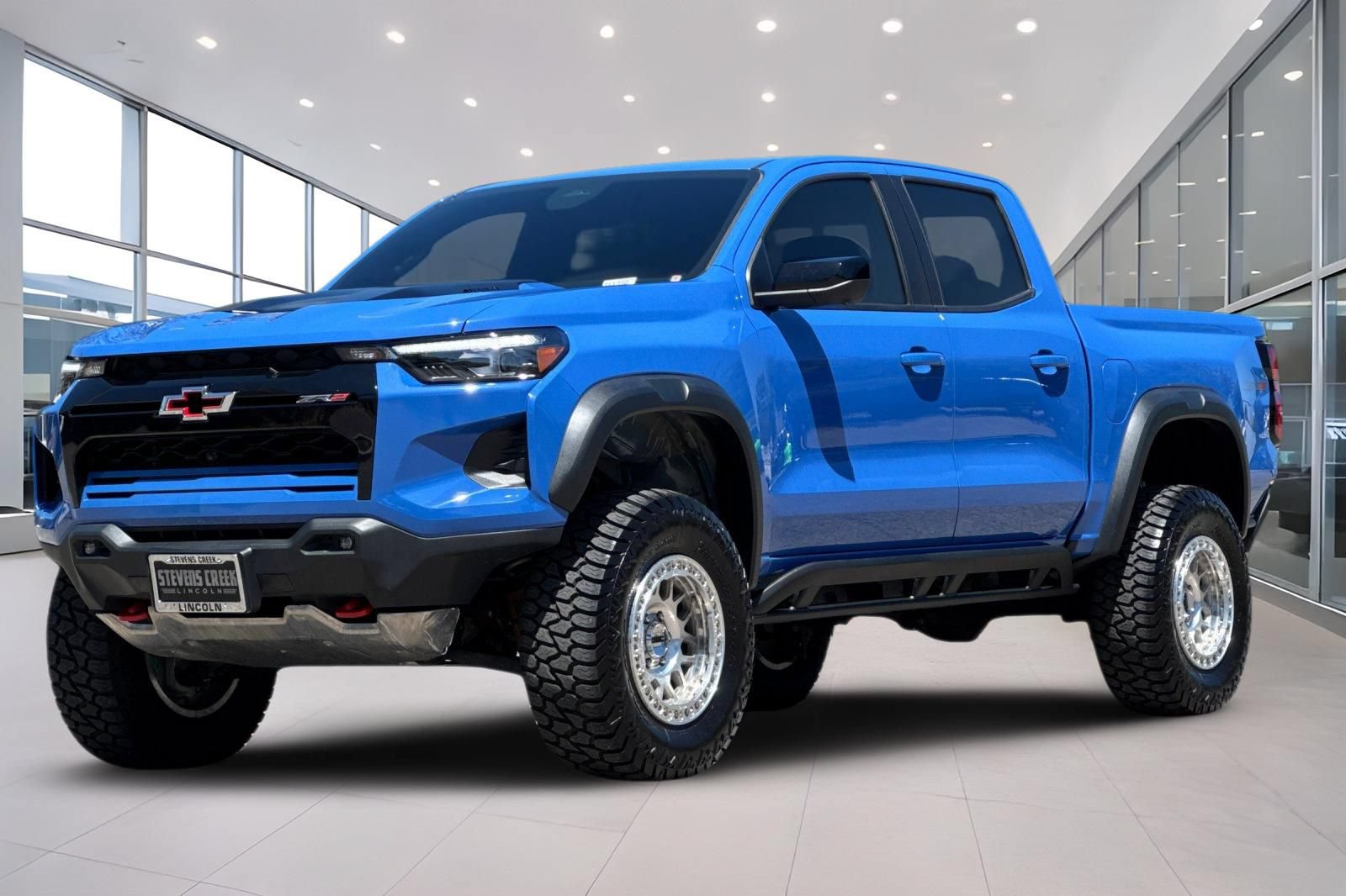 Used 2025 Chevrolet Colorado ZR2 w/ Technology Package AWD/4WD image 8