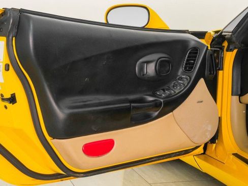 Used 2004 Chevrolet Corvette AUTOMATIC LEATHER SEATS BOSE S w/ Preferred Equipment Group image 31