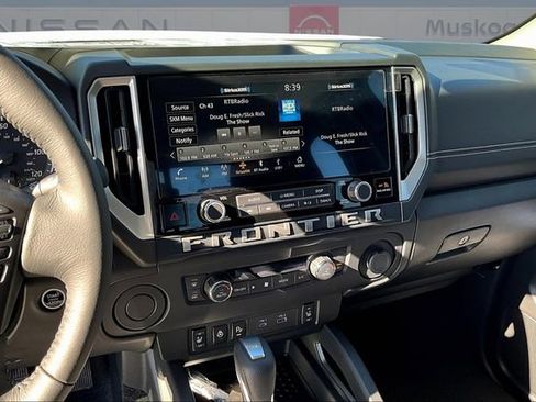 New 2025 Nissan Frontier SV w/ SV Convenience Package image 7