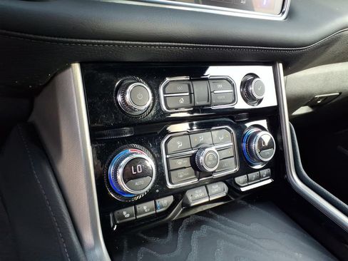 Used 2022 GMC Yukon Denali AWD/4WD image 20