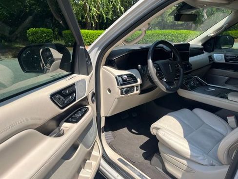 Used 2020 Lincoln Navigator Reserve w/ Luxury Package AWD/4WD image 4