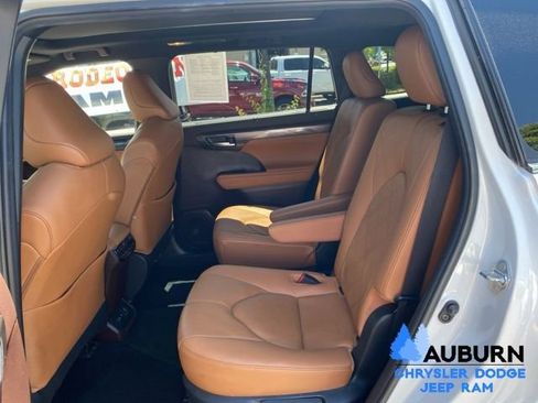 Used 2020 Toyota Highlander Platinum AWD/4WD image 25