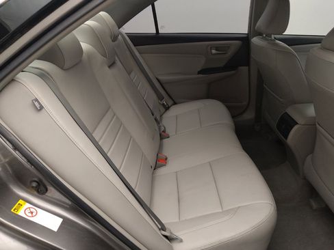 Used 2017 Toyota Camry XLE FWD image 19