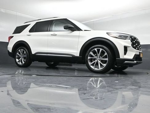 Certified 2025 Ford Explorer Platinum w/ Ultimate Package AWD/4WD image 39