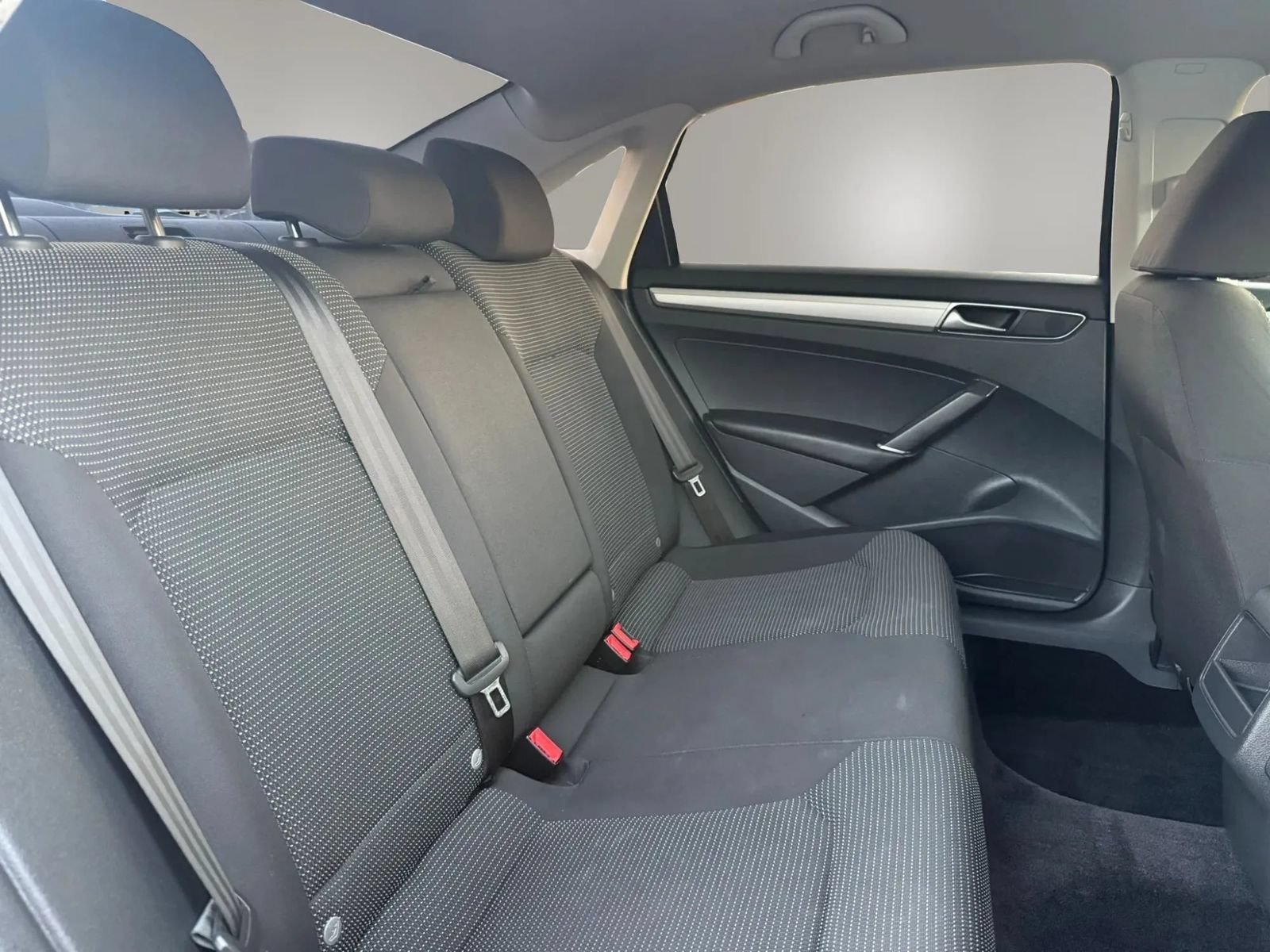 Used 2018 Volkswagen Passat 2.0T S FWD image 26