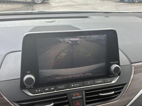 Used 2025 Nissan Altima 2.5 SV FWD image 16