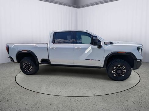 Used 2025 GMC Sierra 2500 AT4X AWD/4WD image 2