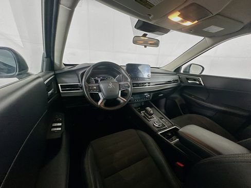 Used 2023 Mitsubishi Outlander SE image 18