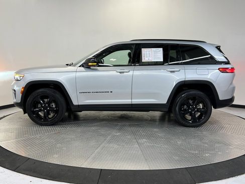 Certified 2023 Jeep Grand Cherokee Altitude image 4