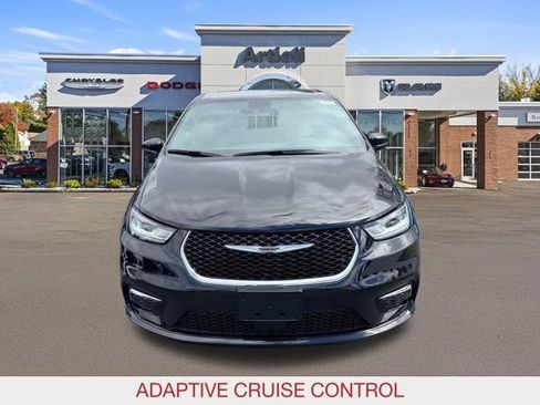 New 2026 Chrysler Pacifica Select AWD/4WD image 3