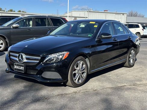 Used 2017 Mercedes-Benz C 300 4MATIC Sedan image 4
