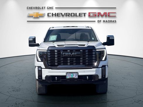 Used 2024 GMC Sierra 3500 Denali Ultimate AWD/4WD image 8