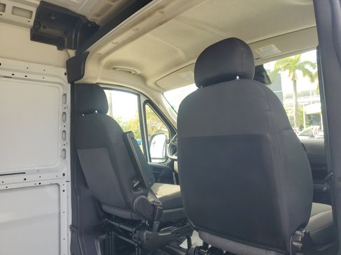 Used 2025 RAM ProMaster 2500 w/ Convenience Group FWD image 13
