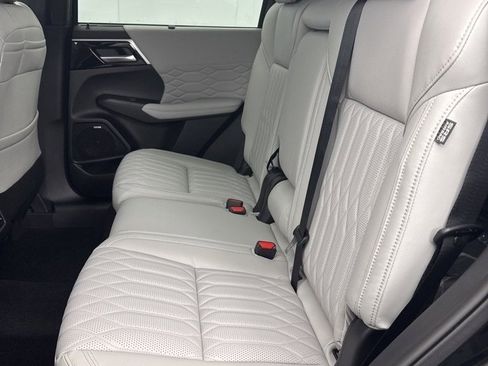 New 2025 Mitsubishi Outlander SE image 27