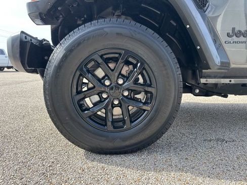 Certified 2022 Jeep Gladiator Sport AWD/4WD image 51