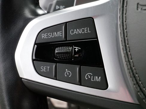 Used 2022 BMW X7 xDrive40i w/ M Sport Package image 25