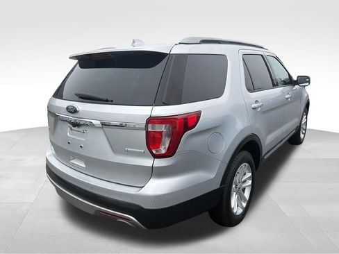 Used 2016 Ford Explorer XLT w/ Equipment Group 201A image 4