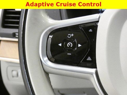 Used 2021 Volvo XC90 T6 Momentum image 30