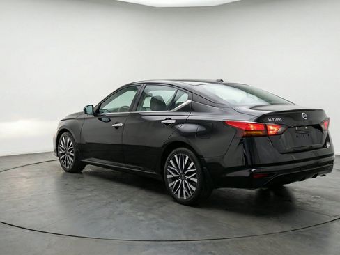 Used 2025 Nissan Altima 2.5 SV FWD image 6