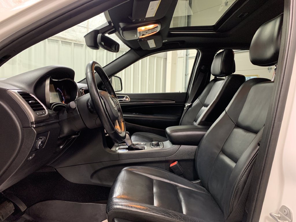 Used 2020 Jeep Grand Cherokee Limited AWD/4WD image 17