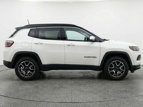 Used 2025 Jeep Compass Trailhawk AWD/4WD image 11