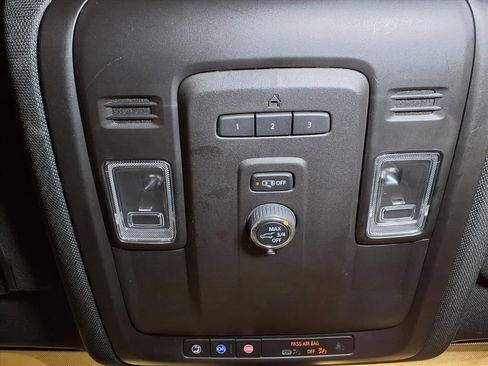 Used 2022 Chevrolet Suburban LT RWD image 10