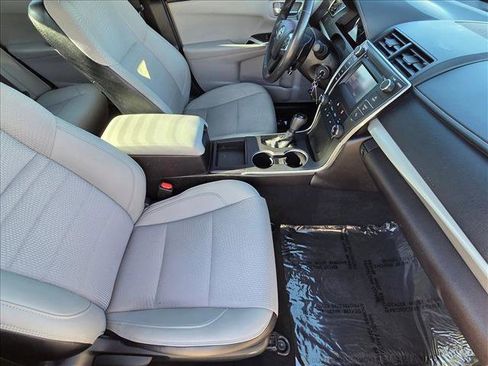 Used 2017 Toyota Camry SE image 19
