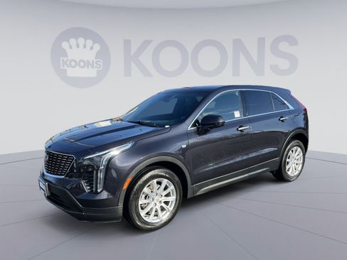 Used 2022 Cadillac XT4 Luxury w/ Cold Weather Package image 1