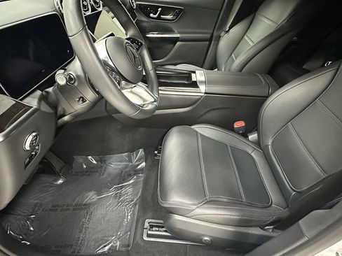 Certified 2025 Mercedes-Benz GLC 300 4MATIC image 9