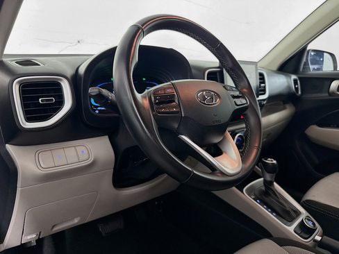 Used 2024 Hyundai Venue SEL FWD image 21