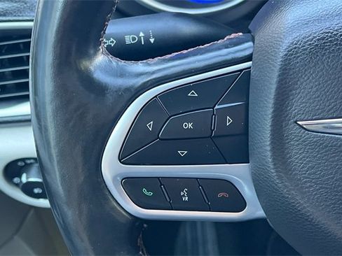 Used 2020 Chrysler Pacifica Touring-L image 27