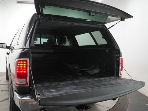 Used 2017 RAM 1500 Laramie w/ Convenience Group AWD/4WD image 18