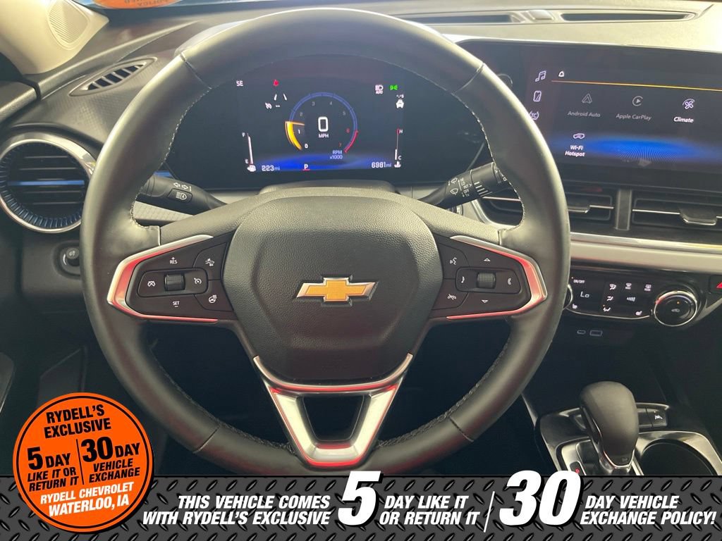 Used 2025 Chevrolet Trax LT w/ LT Convenience Package FWD image 22