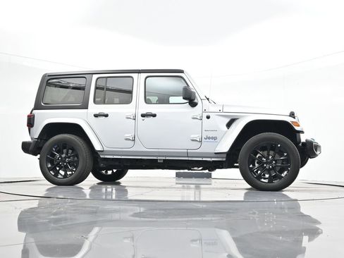 Used 2023 Jeep Wrangler Unlimited Sahara image 31