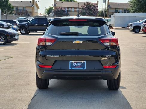 Used 2025 Chevrolet TrailBlazer LS w/ LS Convenience Package FWD image 13