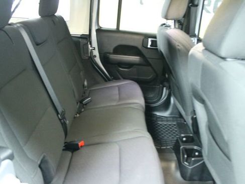 Used 2020 Jeep Wrangler Unlimited Sahara w/ Uconnect 4C Nav & Sound Group AWD/4WD image 11