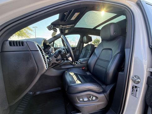 Used 2021 Porsche Cayenne AWD/4WD image 22