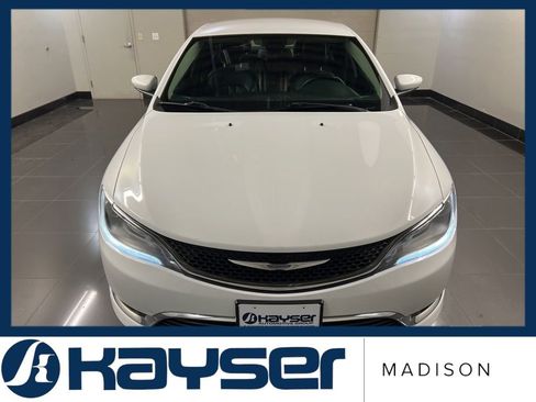 Used 2017 Chrysler 200 Limited Platinum image 2