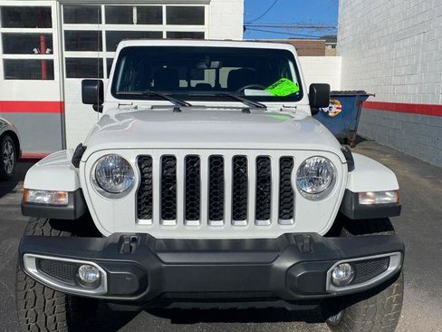 Used 2023 Jeep Gladiator Overland AWD/4WD image 4