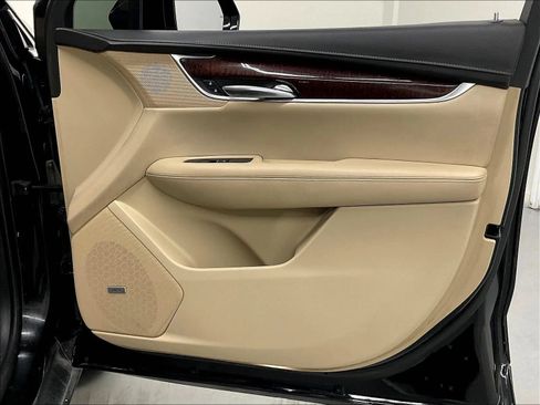 Used 2017 Cadillac XT5 Luxury w/ Driver Awareness Package FWD image 17