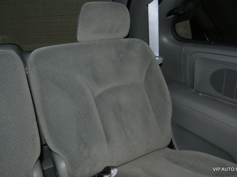 Used 2006 Chrysler Town & Country FWD image 26