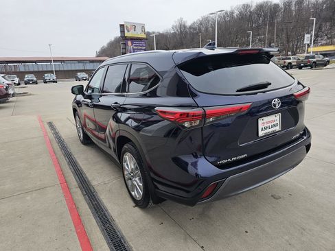 Used 2021 Toyota Highlander Limited image 8