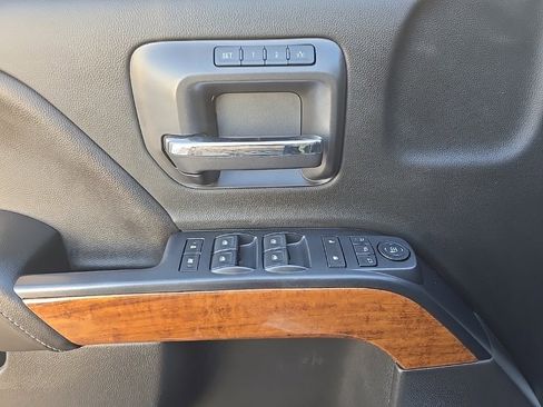Used 2018 Chevrolet Silverado 1500 High Country image 13