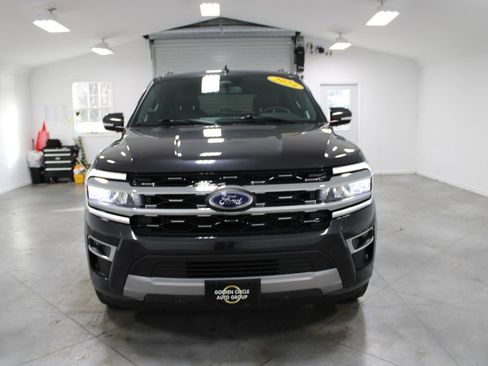 Used 2024 Ford Expedition Limited image 3