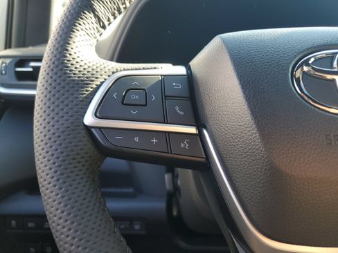 New 2026 Toyota Sienna Platinum AWD/4WD image 22