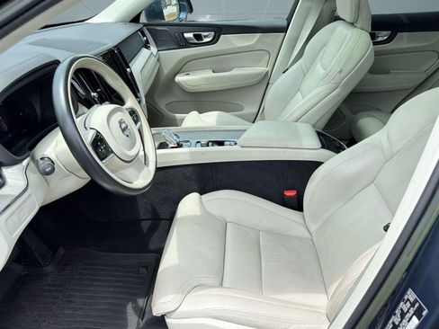 Used 2023 Volvo XC60 B5 Ultimate w/ Climate Package FWD image 5