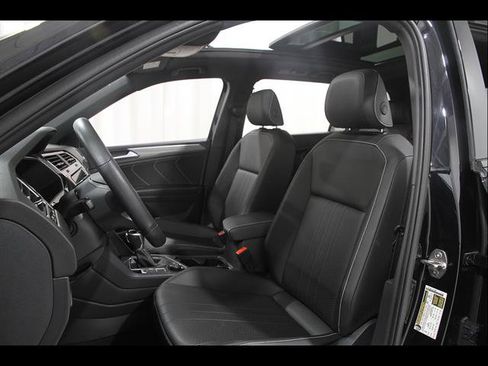 Certified 2024 Volkswagen Tiguan SE R-Line AWD/4WD image 5