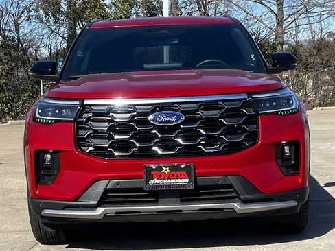 Used 2025 Ford Explorer Platinum image 7